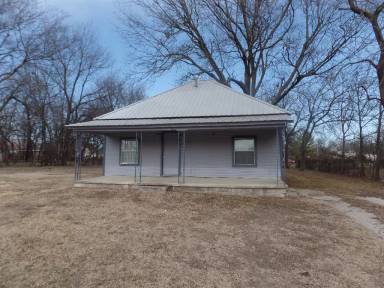 Main picture of 406 W 7th St