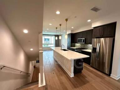 Main picture of 2931 Exposition Pl