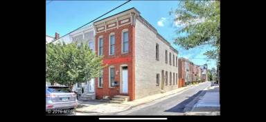 Main picture of 2611 E Fairmount Ave