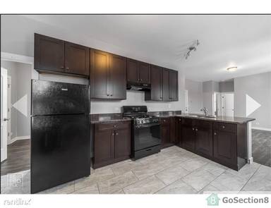 Main picture of 6501 S Justine St