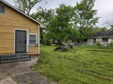 Main picture of 2315 S Pine St