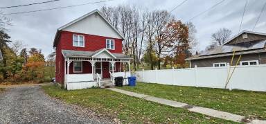 Main picture of 126 Tompkins St