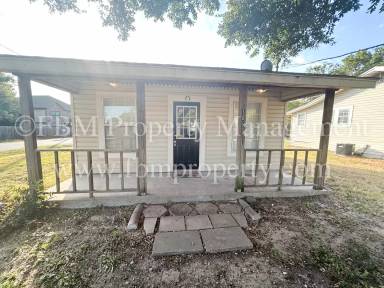Main picture of 103 E Margurite Ln