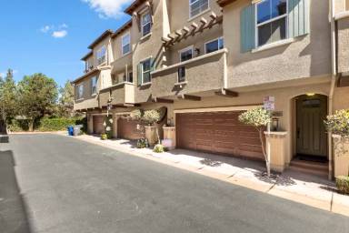 Main picture of 2164 Cosmo Way