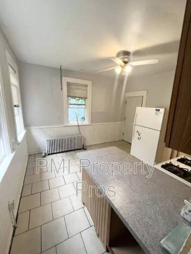 Main picture of 2369 S Howell Ave