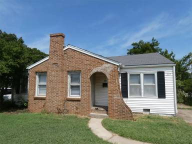 Main picture of 207 W Fairchild Dr