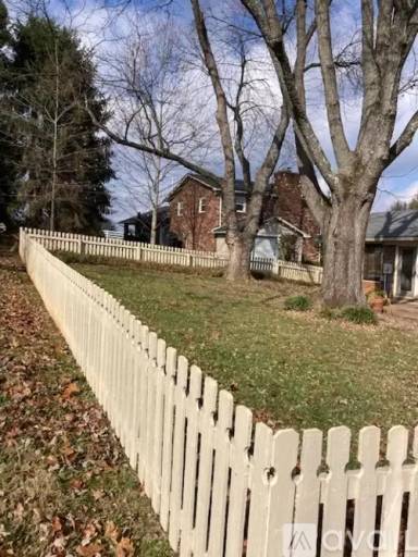 Main picture of 104 Hillcrest Dr
