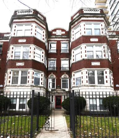 Main picture of 6138 N Kenmore Ave
