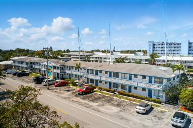 Main picture of 2817 NE 32nd St