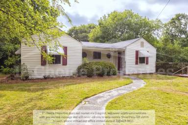 Main picture of 2117 3rd St NE