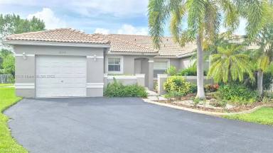 Main picture of 4244 Pine Ridge Ct