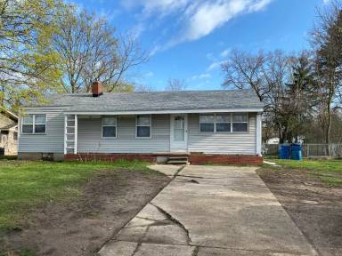 Main picture of 4085 Packard St
