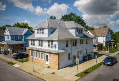 Main picture of 90 Laverack Ave
