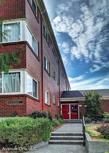 Main picture of 4405 SW Alaska St