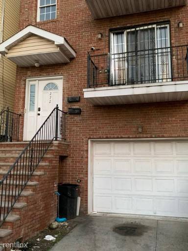 Main picture of 272 Van Wagenen Ave