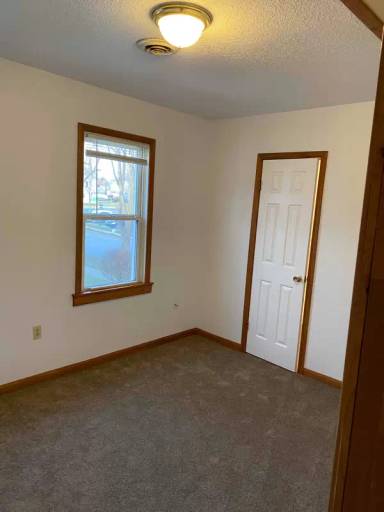 Main picture of 1619 1/2 Sherman Blvd