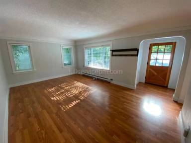 Main picture of 8008 Roosevelt Way NE