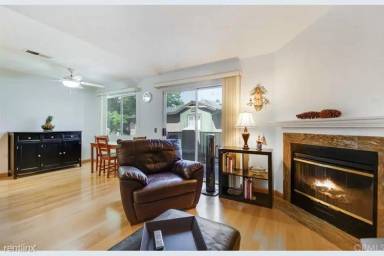 Main picture of 2596 Avenida del Vista