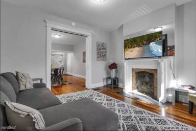 Main picture of 500 W 3rd Ave