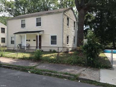 Main picture of 19 Valley Pl N