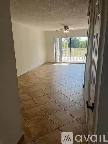 Main picture of 210 W 68th St