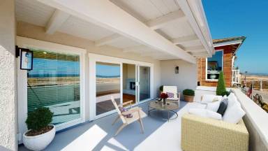 Main picture of 1127 E Balboa Blvd