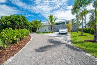 Main picture of 1945 N Highway A1A