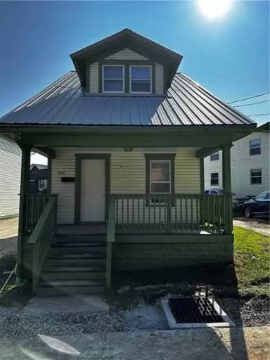 Main picture of 219 S 10th St