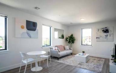 Main picture of 276 Reock St