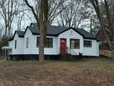 Main picture of 209 Forest Ln