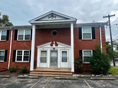 Main picture of 130 College St