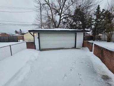 Main picture of 4473 Buchanan Ave