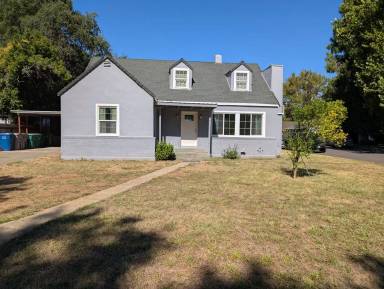 Main picture of 604 Loma St