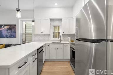 Main picture of 349 W 4th St