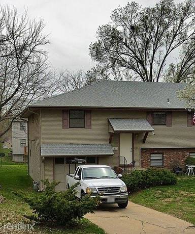 Main picture of 9119 W 78th St