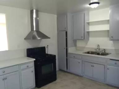 Main picture of 7521 Franklin St