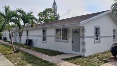 Main picture of 165 NW 59th St