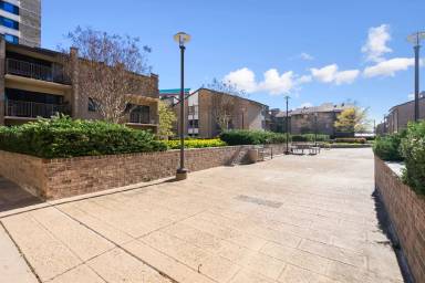 Main picture of 102 Monroe St