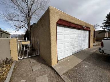 Main picture of 6113 Hannett Ave NE