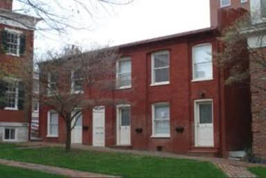 Main picture of 1 Court House Sq