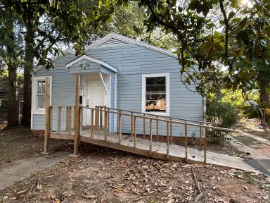 Main picture of 2407 Portland Ave