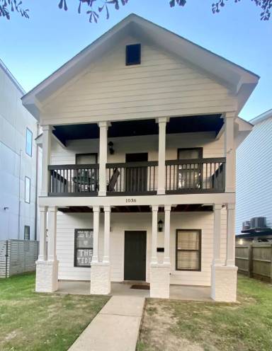 Main picture of 1002 14th Ave