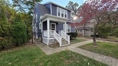 Main picture of 1905 W 1st Ave
