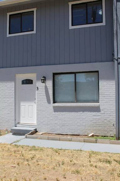 Main picture of 1322 E 7th St