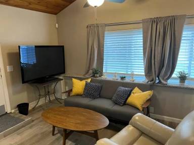 Main picture of 5003 Whitney Ave