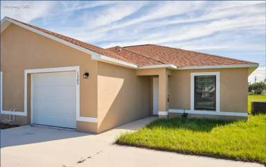 Main picture of 1305 SE 8th Pl