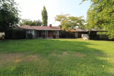 Main picture of 2195 Smith Ln