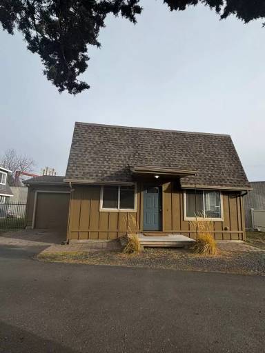 Main picture of 11 SE Cleveland Ave