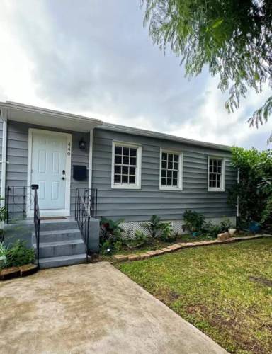 Main picture of 440 S Melrose Dr