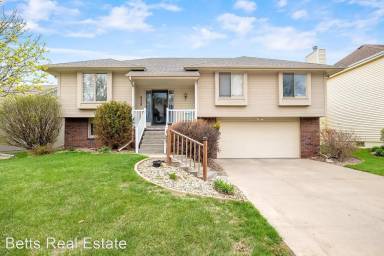 Main picture of 6328 N 105th St